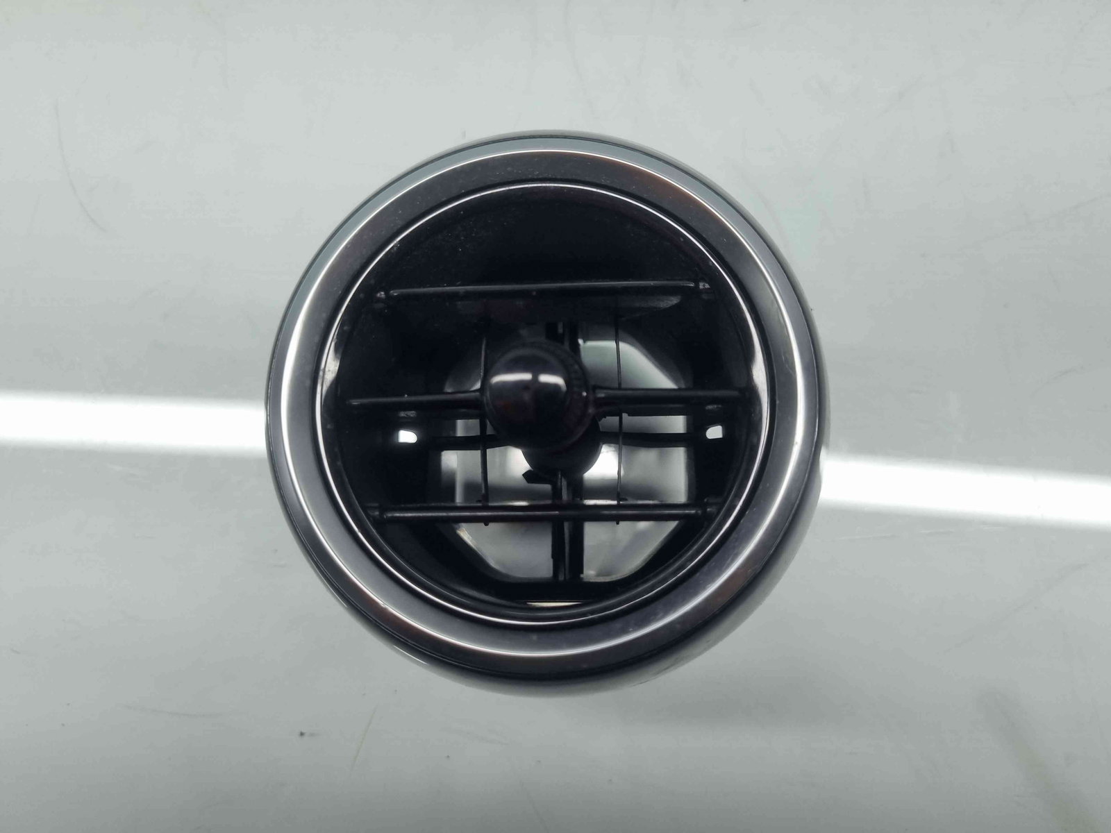 Grila aerisire centrala Mercedes Clasa C Combi (S205) [Fabr 2015-prezent] A2058304504 - imagine 1