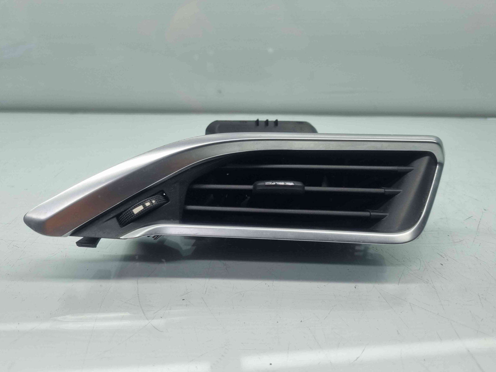 Grila aerisire stanga Peugeot 2008 [Fabr 2013-prezent] 9633131777 - imagine 1