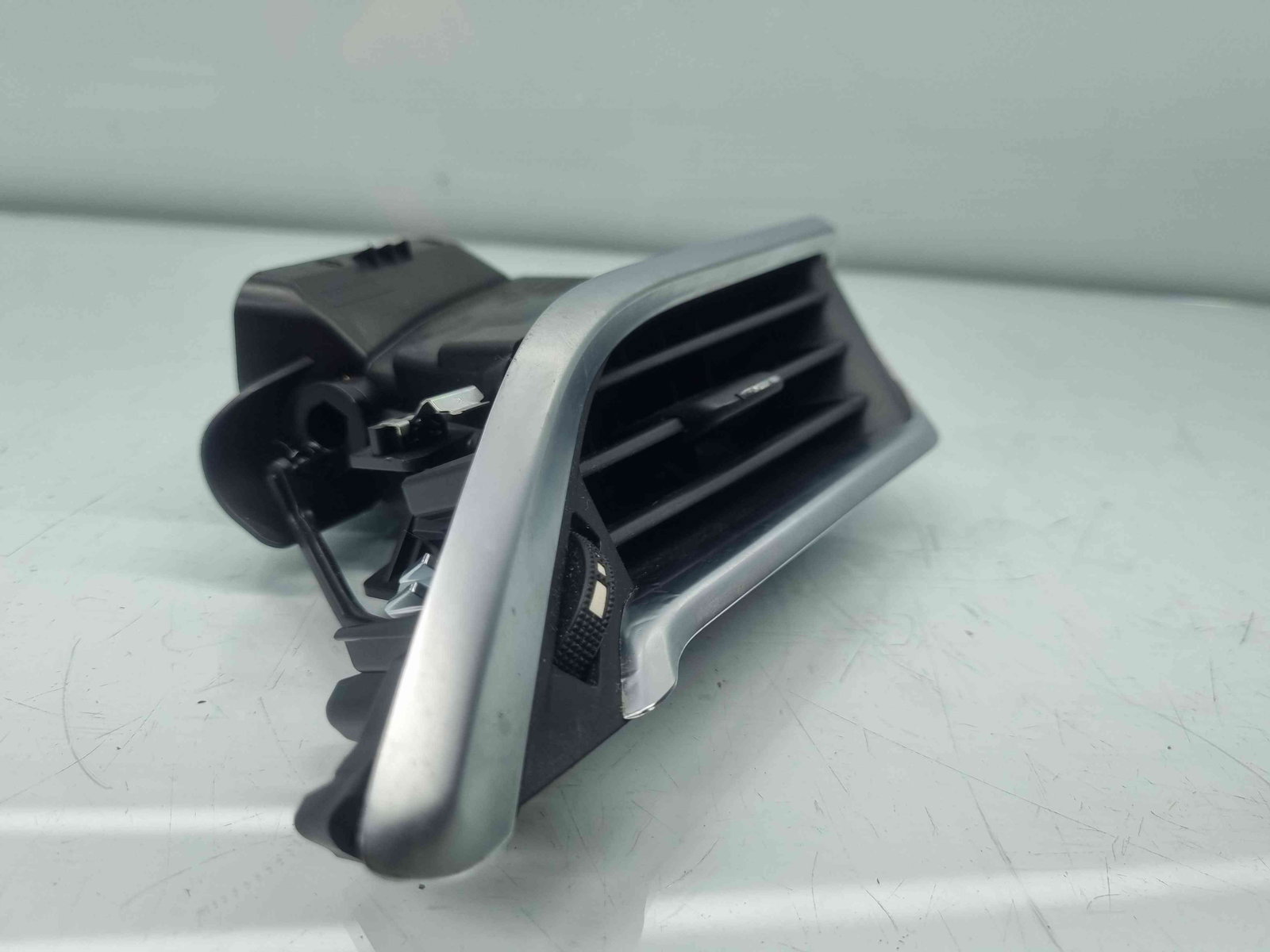 Grila aerisire stanga Peugeot 2008 [Fabr 2013-prezent] 9633131777 - imagine 2