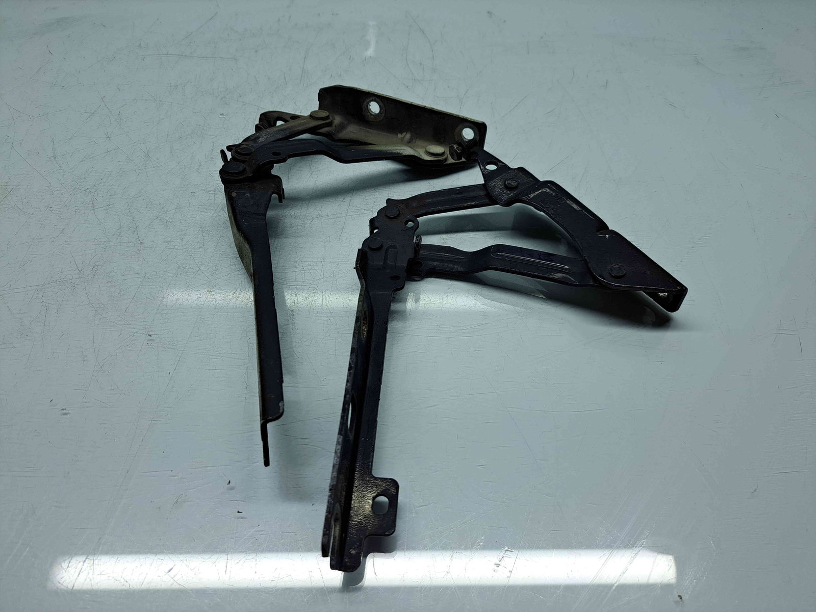 Set balamale capota Volkswagen Golf 6 (5K1) GTD [Fabr 2009-2013] 5K0823302B / 5K0823301B