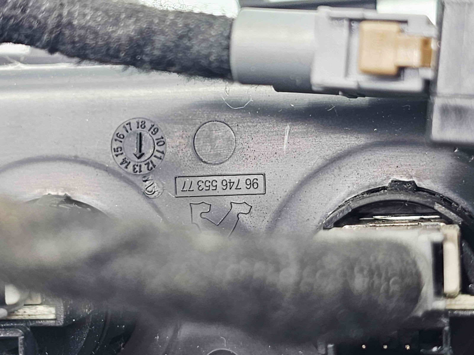 Conector auxiliar USB PEUGEOT 208 [Fabr 2012-prezent] 9674655377 - imagine 3