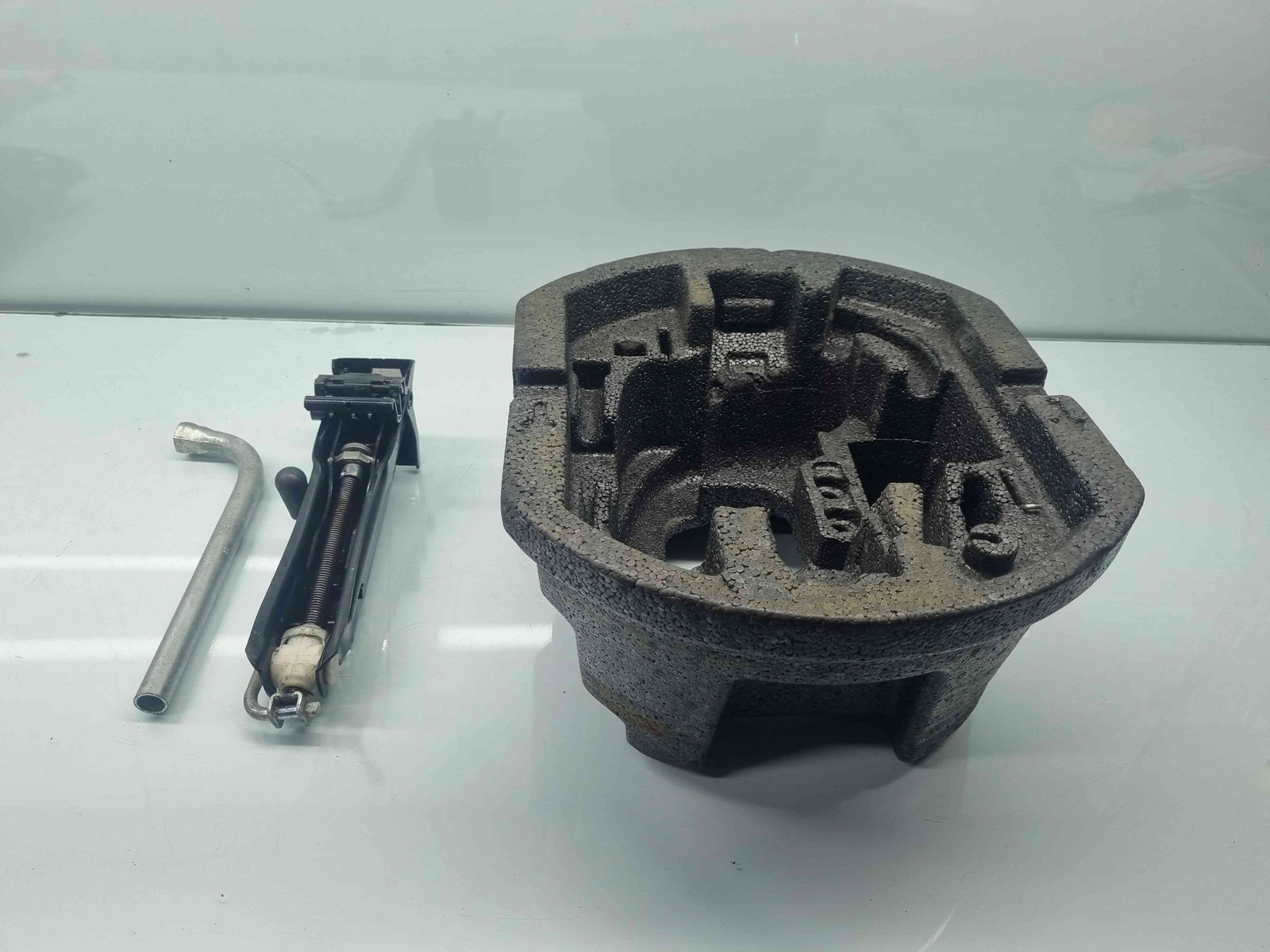 Set cric si cheie Skoda Fabia 2 (5J, 542) [Fabr 2007-2014] 5J0012115 - imagine 2