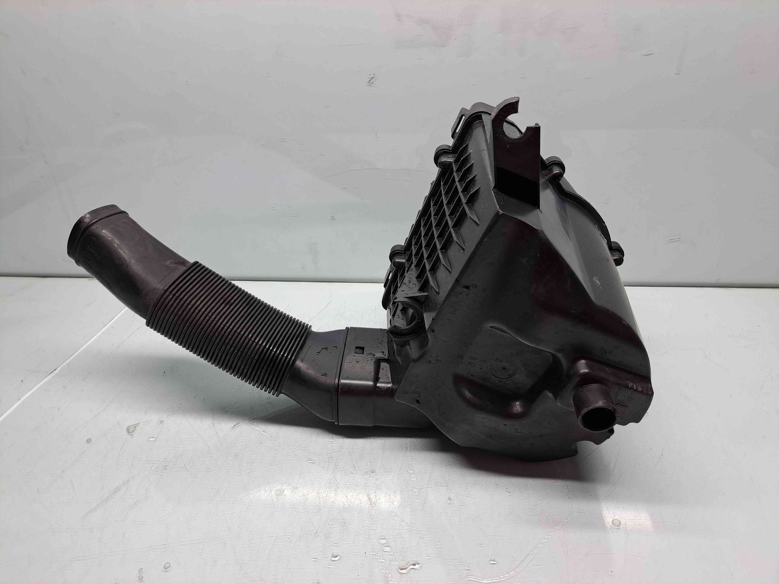 Carcasa filtru aer Volkswagen Polo (6R) [Fabr 2009-2016] 6R0129601C 1.6 TDI CAYC 77KW / 105CP - imagine 4