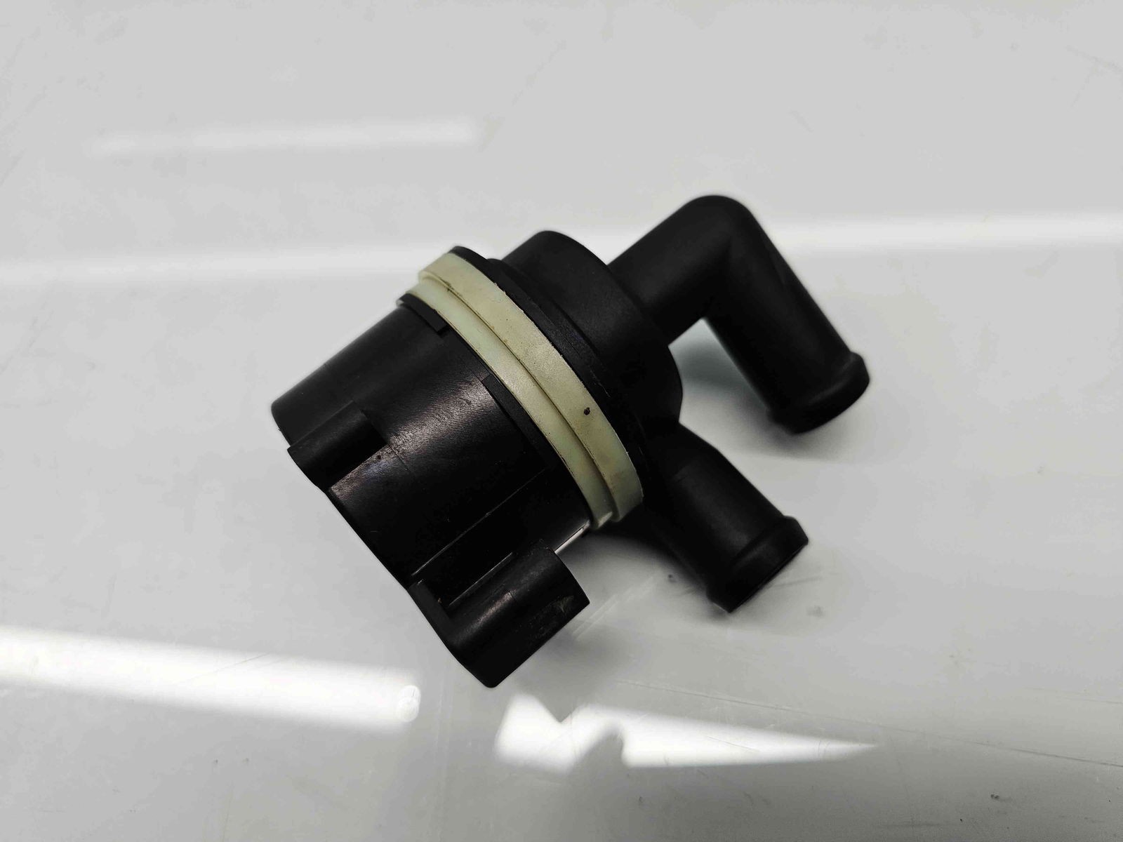 Pompa recirculare apa Skoda Superb II (3T4) [Fabr 2008-2015] 5N0965561A 2.0 TDI CFGC 130KW / 177CP - imagine 4