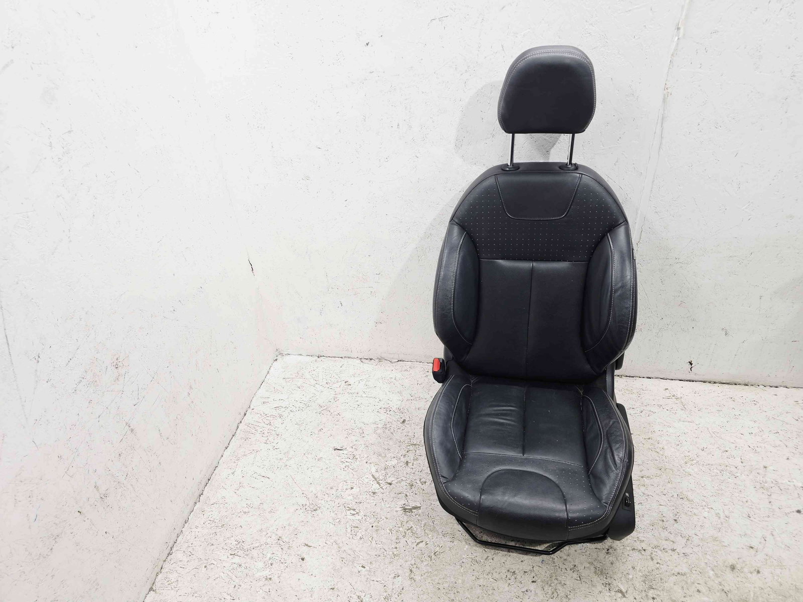 Set scaune cu bancheta piele Peugeot 2008 [Fabr 2013-prezent] OEM - imagine 6