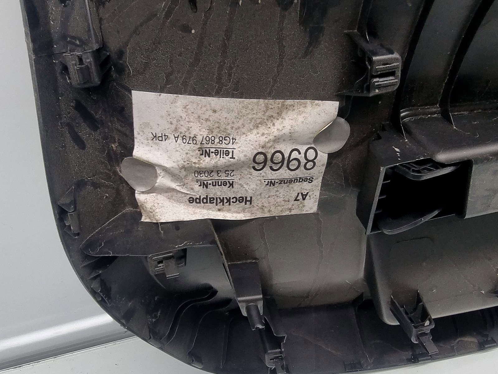 Ornament portbagaj AUDI A7 (4GA) Sportback [Fabr 2011-2017] 4G8867979A 4.0 TFSI CEUC 309KW / 420CP - imagine 3