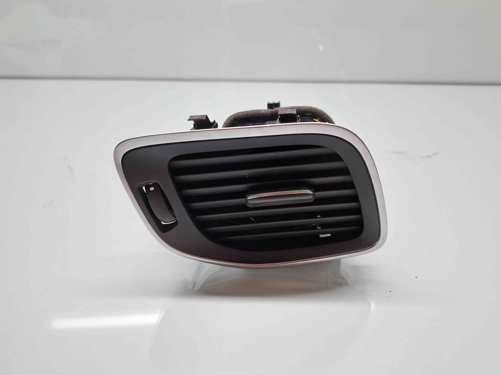 Grila aerisire stanga Volvo V40 II Rdesign [Fabr 2013-2019] 1281852 - imagine 1