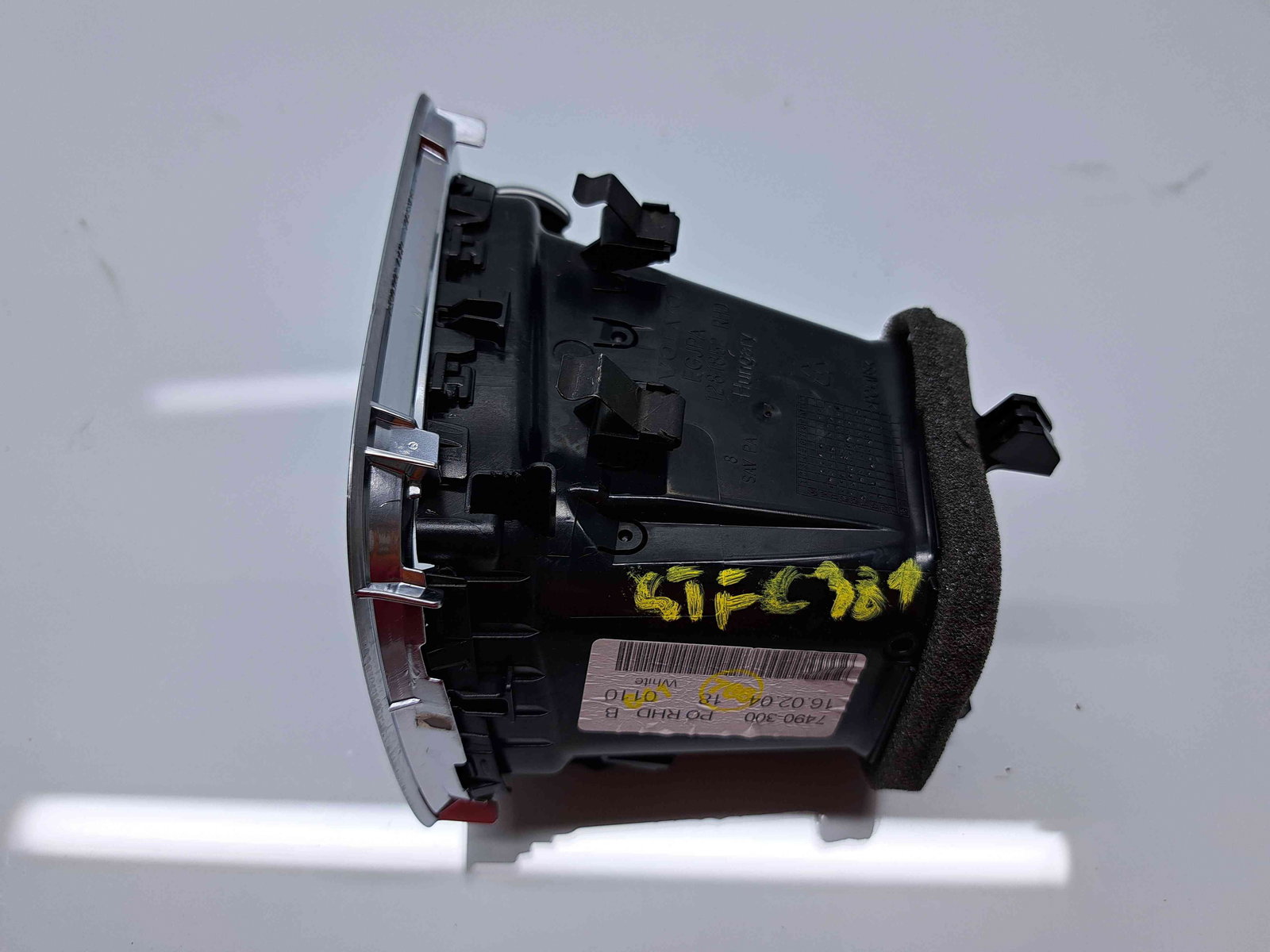 Grila aerisire stanga Volvo V40 II Rdesign [Fabr 2013-2019] 1281852 - imagine 2