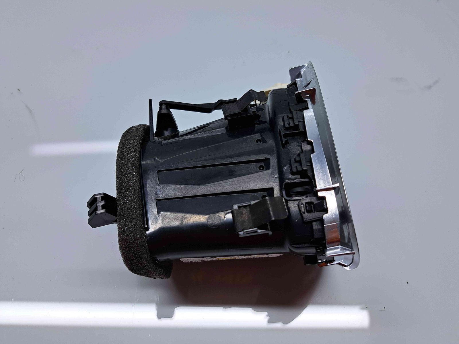 Grila aerisire stanga Volvo V40 II Rdesign [Fabr 2013-2019] 1281852 - imagine 3