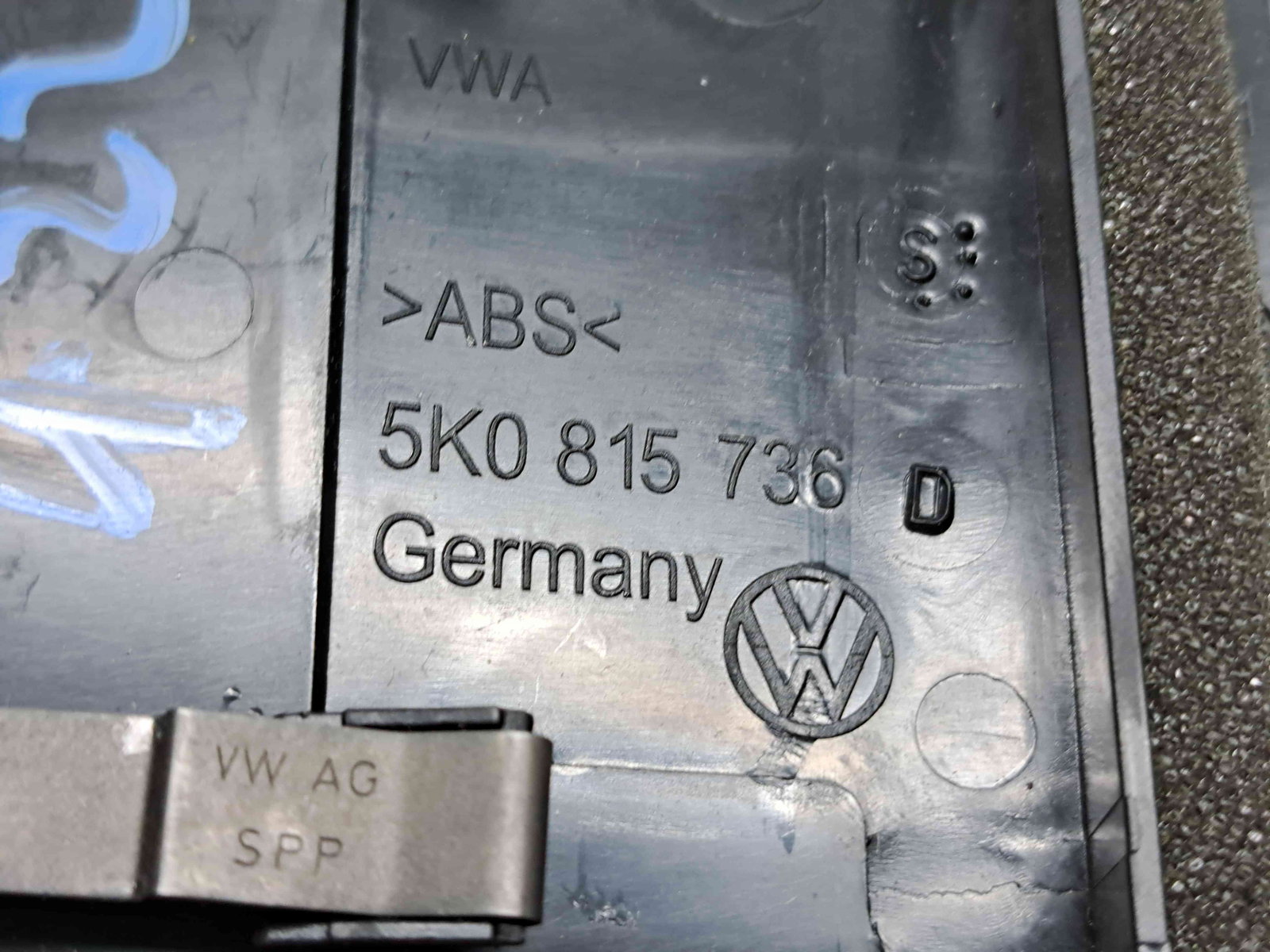 Grila aerisire centrala Volkswagen Golf 6 (5K1) GTI [Fabr 2009-2013] 5K0815735D / 5K0815736D - imagine 4