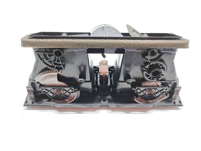  Grila aerisire centrala Volkswagen Golf 6 (5K1) GTI [Fabr 2009-2013] 5K0815735D / 5K0815736D