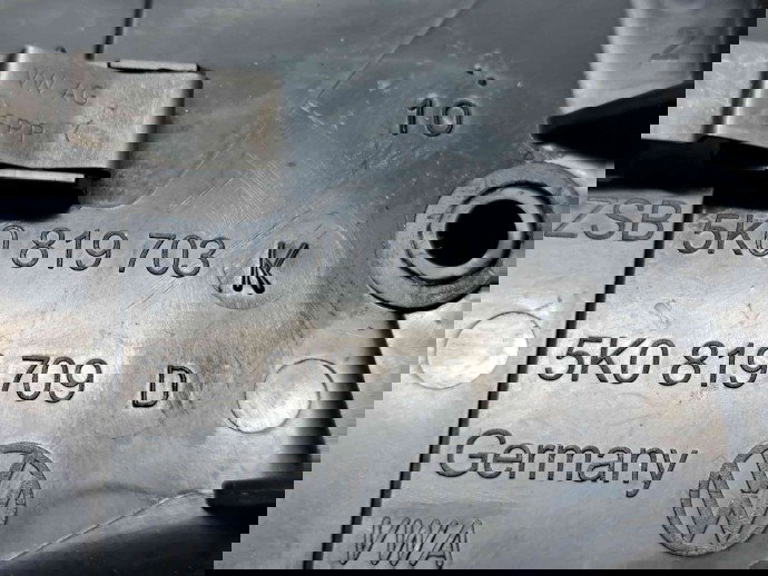  Grila aerisire stanga Volkswagen Golf 6 (5K1) GTI [Fabr 2009-2013] 5K0819703K