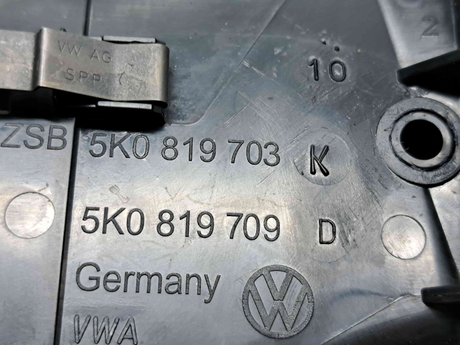 Grila aerisire stanga Volkswagen Golf 6 (5K1) GTI [Fabr 2009-2013] 5K0819703K - imagine 3