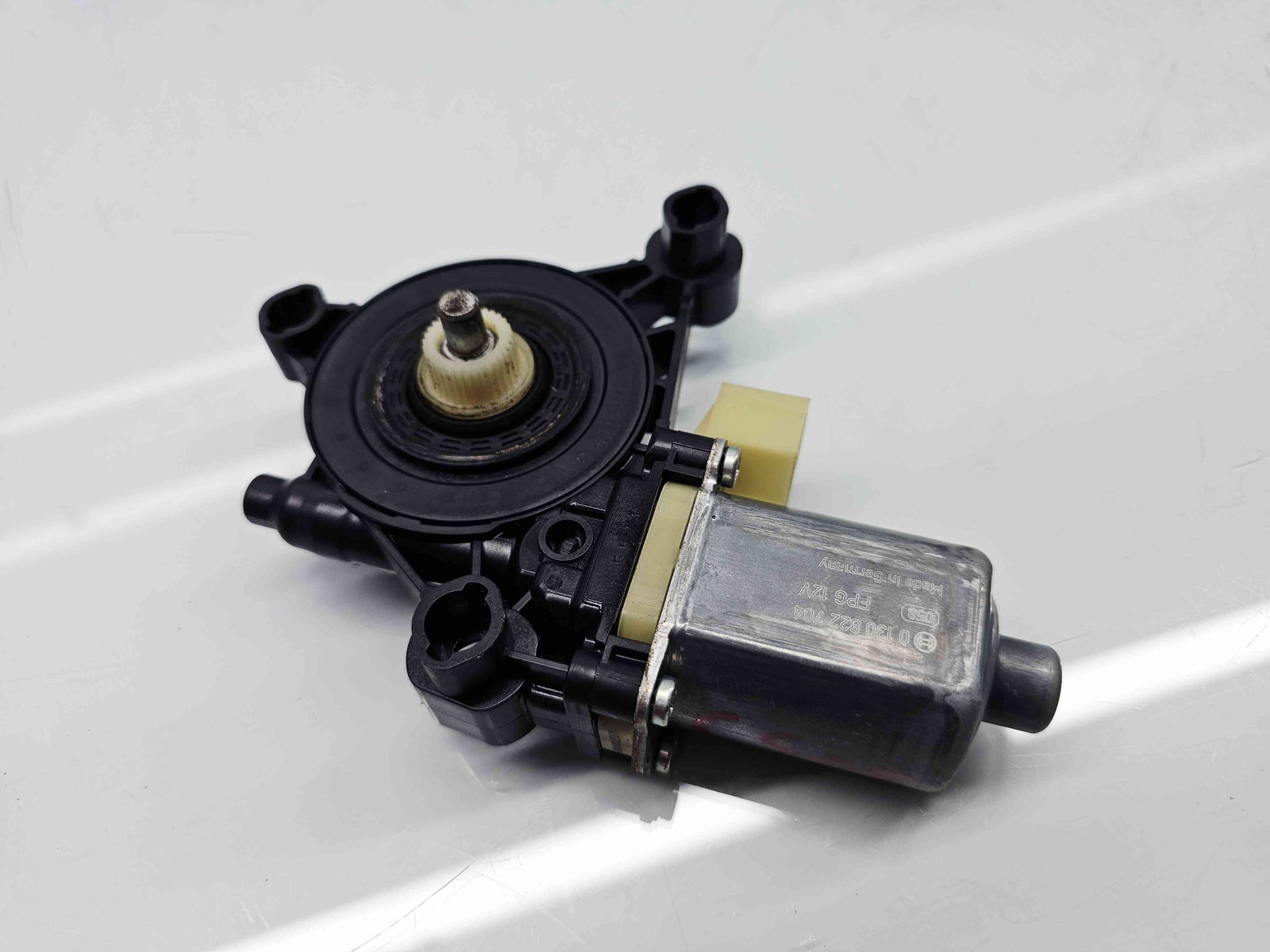 Motoras geam dreapta fata Audi A4 (8W2, B9) [Fabr 2015-2023] 8W0959802 - imagine 1