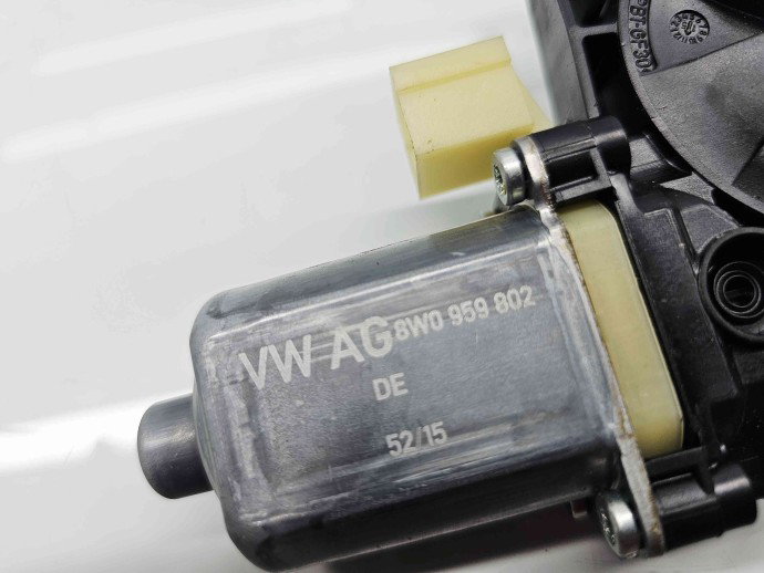 Motoras geam dreapta fata Audi A4 (8W2, B9) [Fabr 2015-2023] 8W0959802