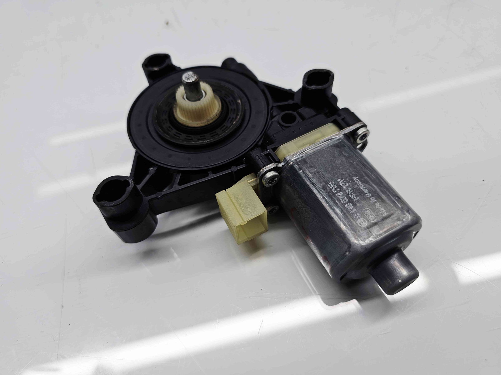 Motoras geam dreapta spate Audi A4 (8W2, B9) [Fabr 2015-2023] 8W0959812
