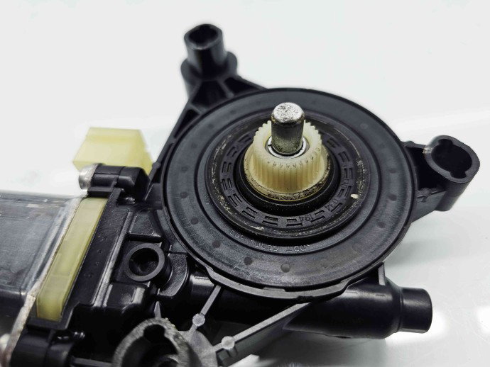 Motoras geam dreapta spate Audi A4 (8W2, B9) [Fabr 2015-2023] 8W0959812