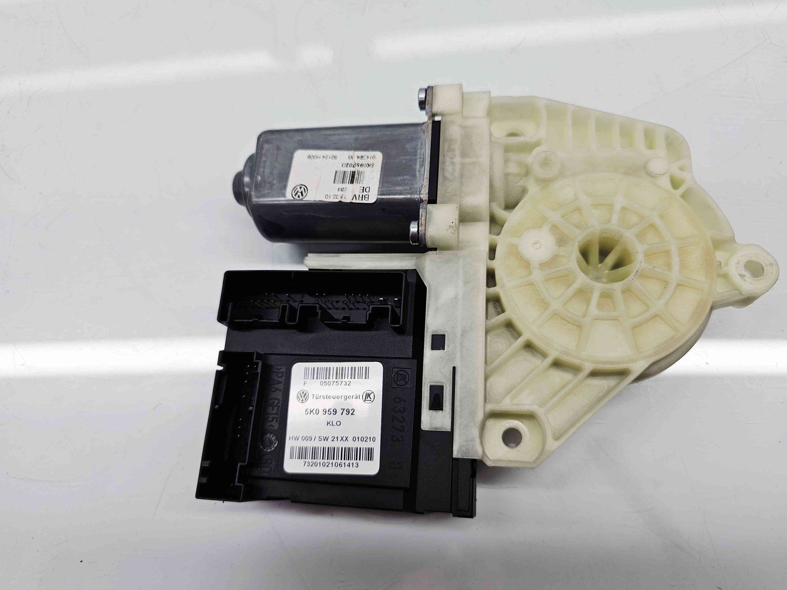 Motoras geam stanga fata Volkswagen Golf 6 (5K1) GTI [Fabr 2009-2013] 5K0959702D - imagine 3