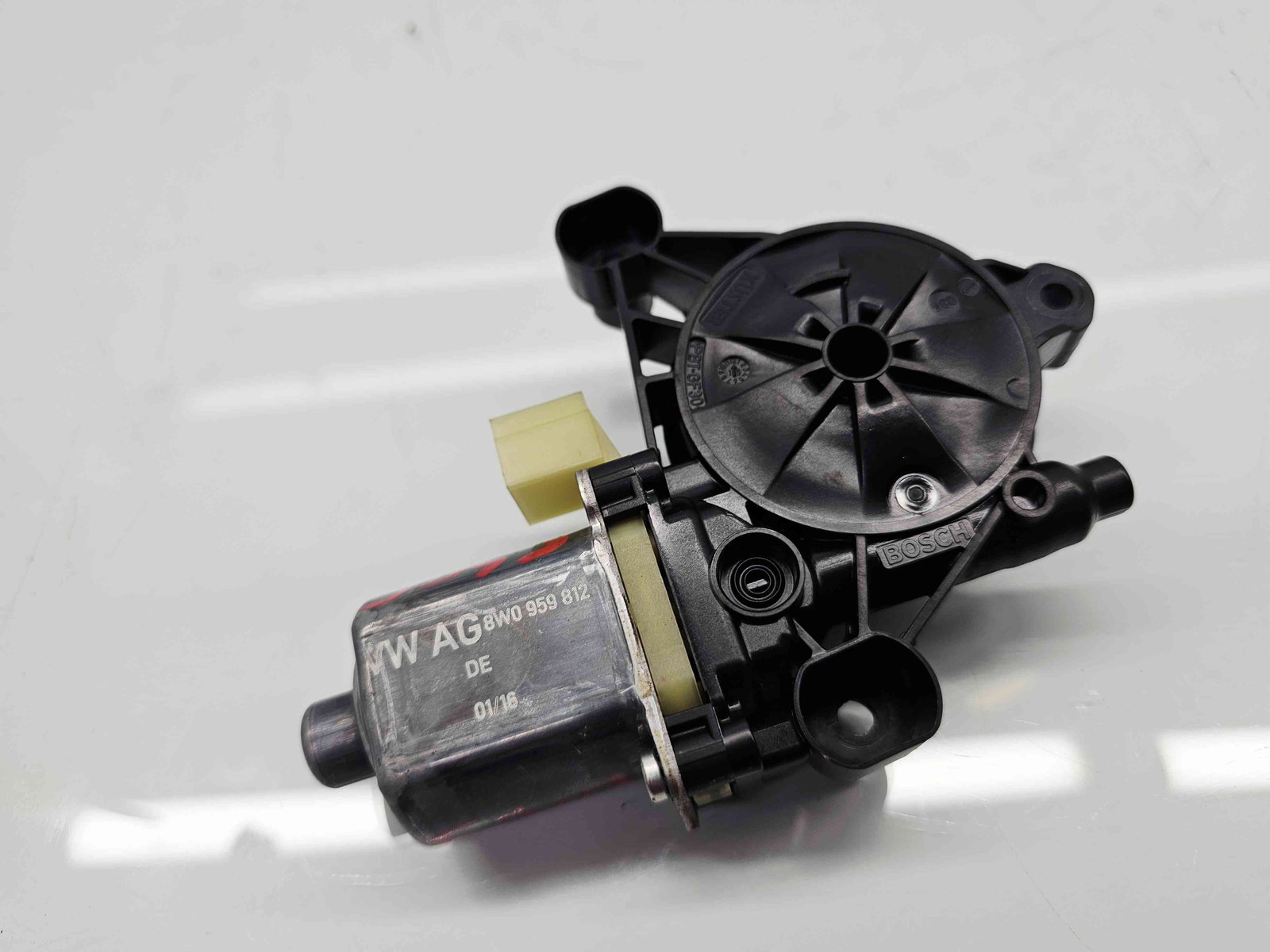 Motoras geam stanga spate Audi A4 (8W2, B9) [Fabr 2015-2023] 8W0959801 - imagine 1