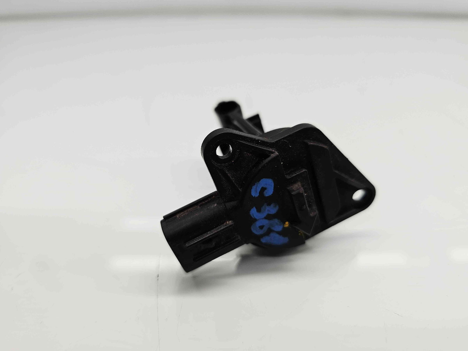 Senzor debitmetru aer Volvo V40 II Rdesign [Fabr 2013-2019] OEM 2.0 Benz B4204T 90KW / 122CP - imagine 2