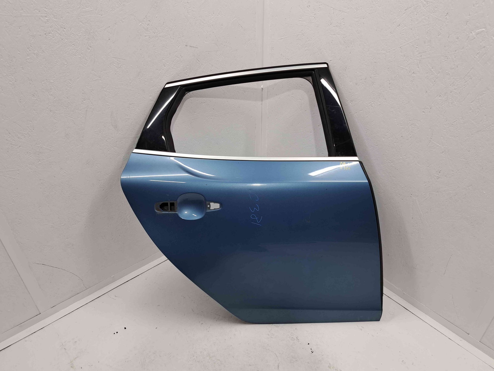 Usa dreapta spate Volvo V40 II Rdesign [Fabr 2013-2019] 713 POWER BLUE METAL - imagine 1