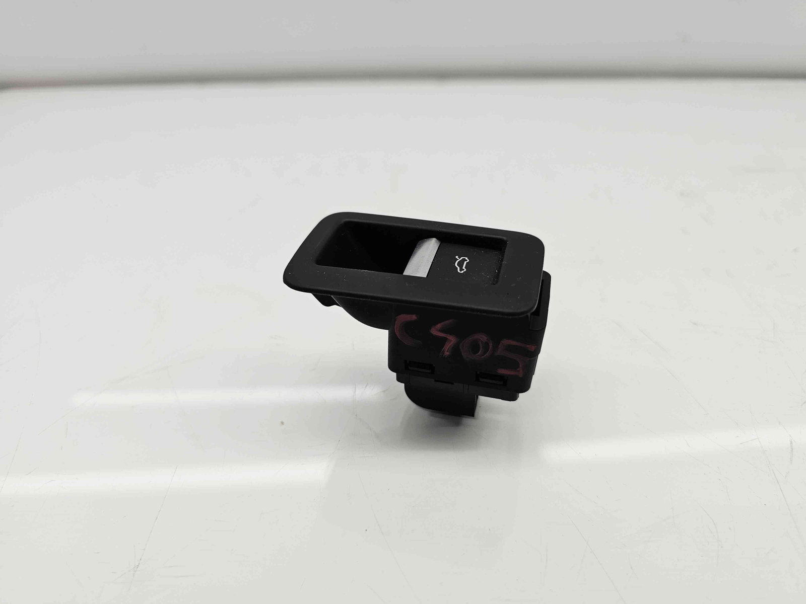 Buton deschidere portbagaj Audi A4 (8W2, B9) [Fabr 2015-2023] 4M0959831A