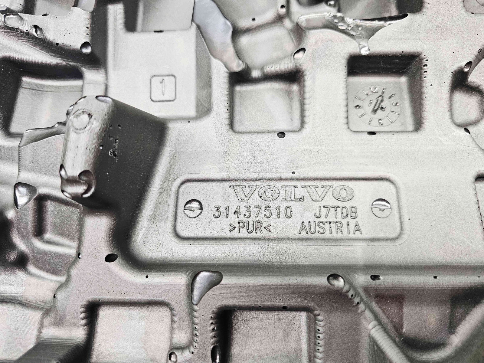 Capac motor Volvo V40 II Rdesign [Fabr 2013-2019] 31437510 2.0 Benz B4204T 90KW / 122CP - imagine 4