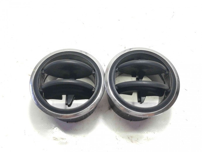 Grila aerisire centrala 687604194R Dacia Logan 2 1.5 K9K 2012-2022