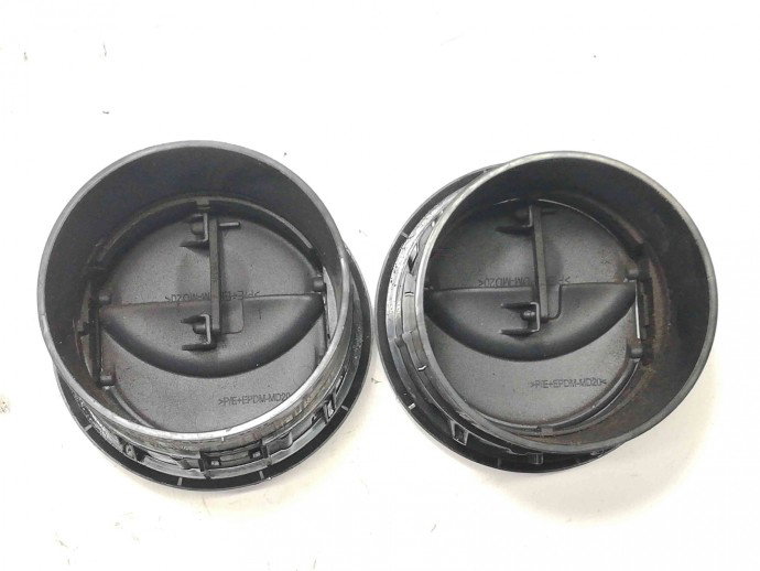 Grila aerisire centrala 687604194R Dacia Logan 2 1.5 K9K 2012-2022
