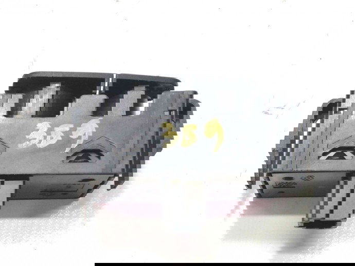 Buton avarii OEM Dacia Logan 2 1.5 K9K 2012-2022