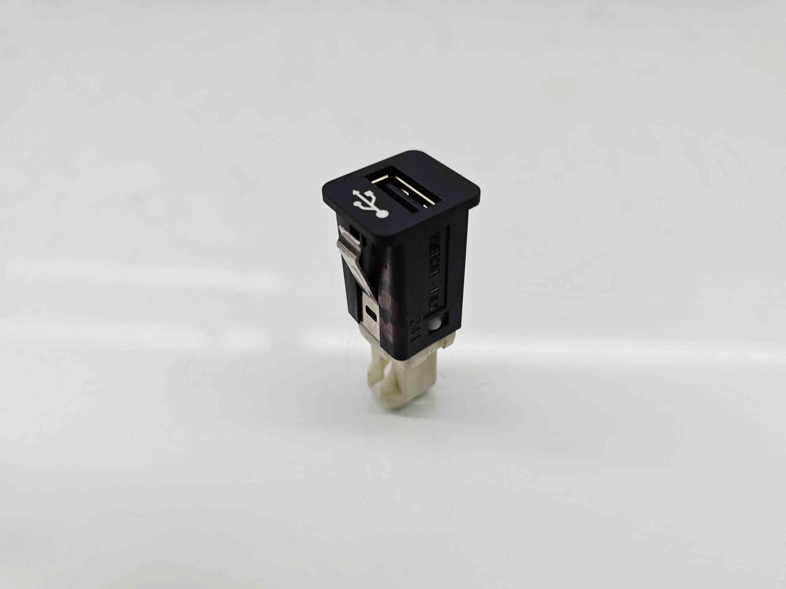 Conector auxiliar USB Bmw 5 (F10) [Fabr 2011-2016] 9237656 - imagine 3