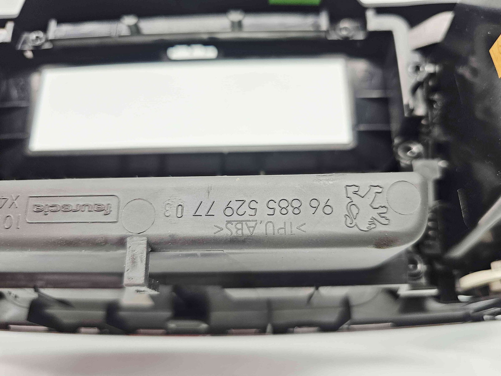 Grila aerisire centrala Peugeot 508 [Fabr 2010-2018] 9688552977 - imagine 4