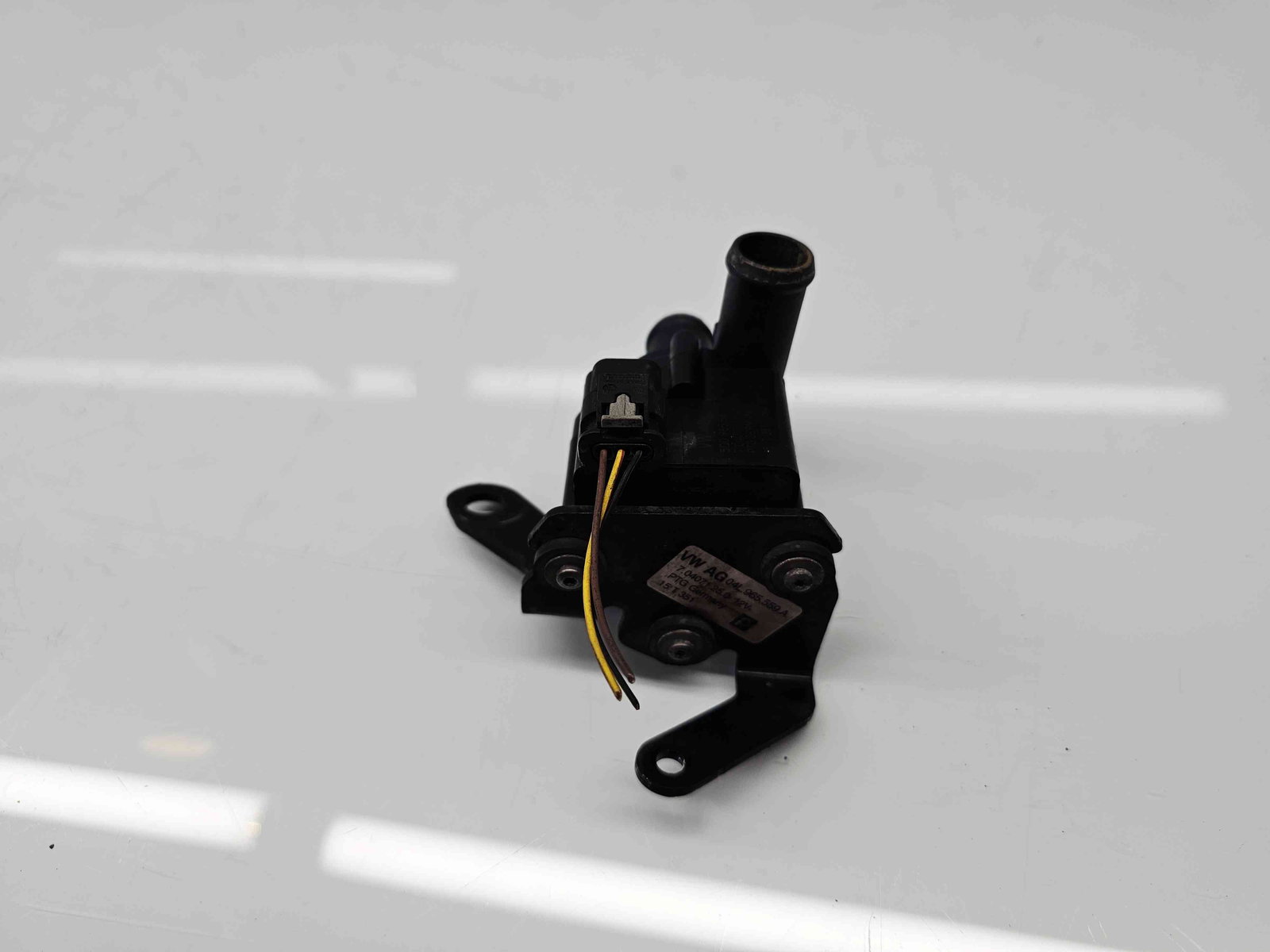 Pompa recirculare apa Audi A4 (8W2, B9) [Fabr 2015-2023] 04L965559A 2.0 TDI DETA 140KW / 190CP - imagine 1