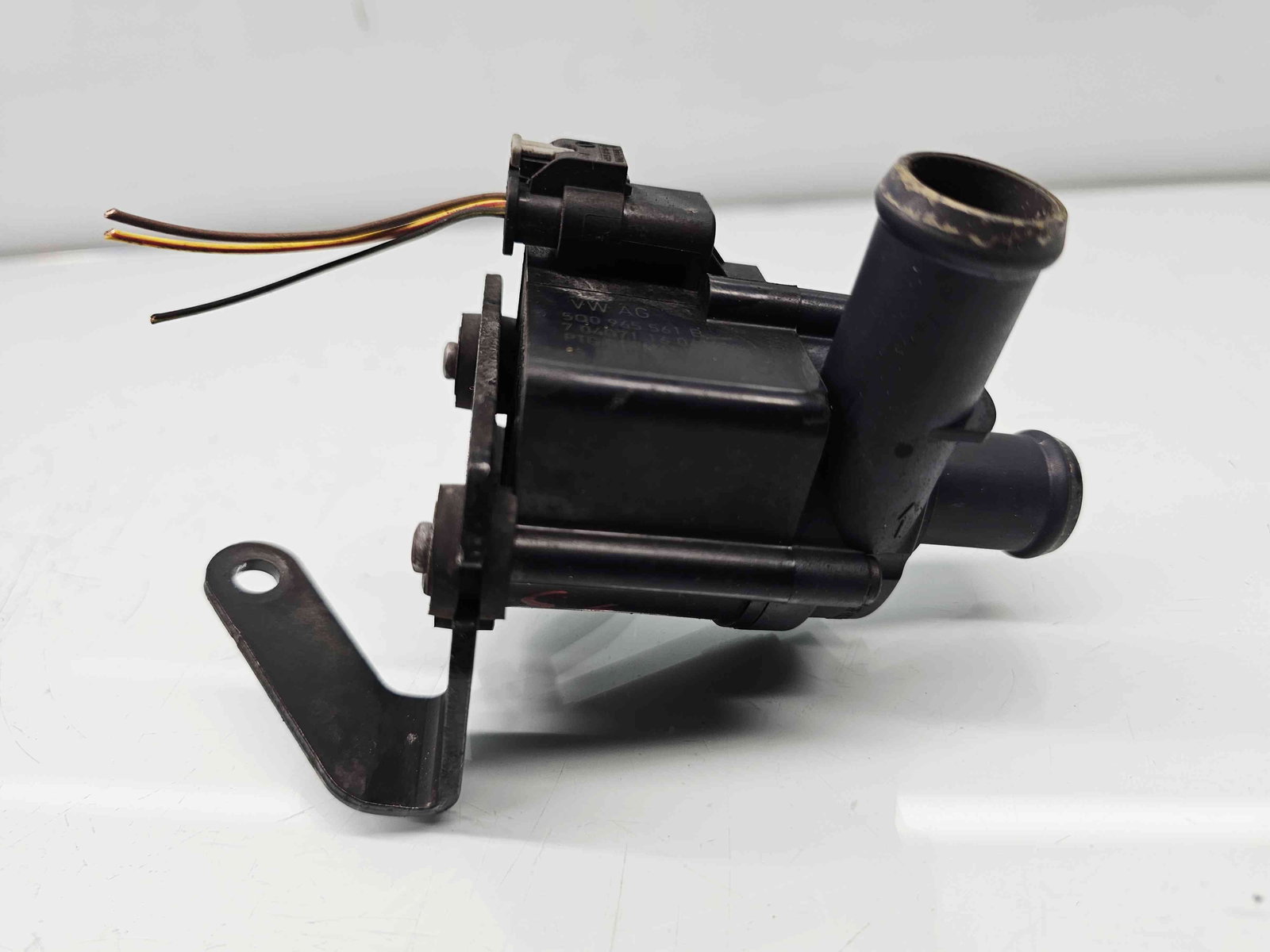 Pompa recirculare apa Audi A4 (8W2, B9) [Fabr 2015-2023] 04L965559A 2.0 TDI DETA 140KW / 190CP - imagine 2