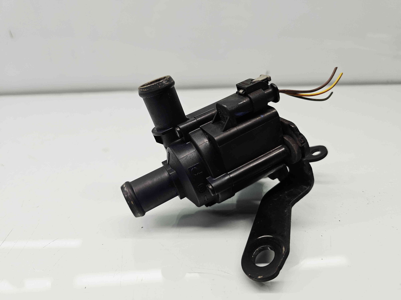 Pompa recirculare apa Audi A4 (8W2, B9) [Fabr 2015-2023] 04L965559A 2.0 TDI DETA 140KW / 190CP - imagine 4