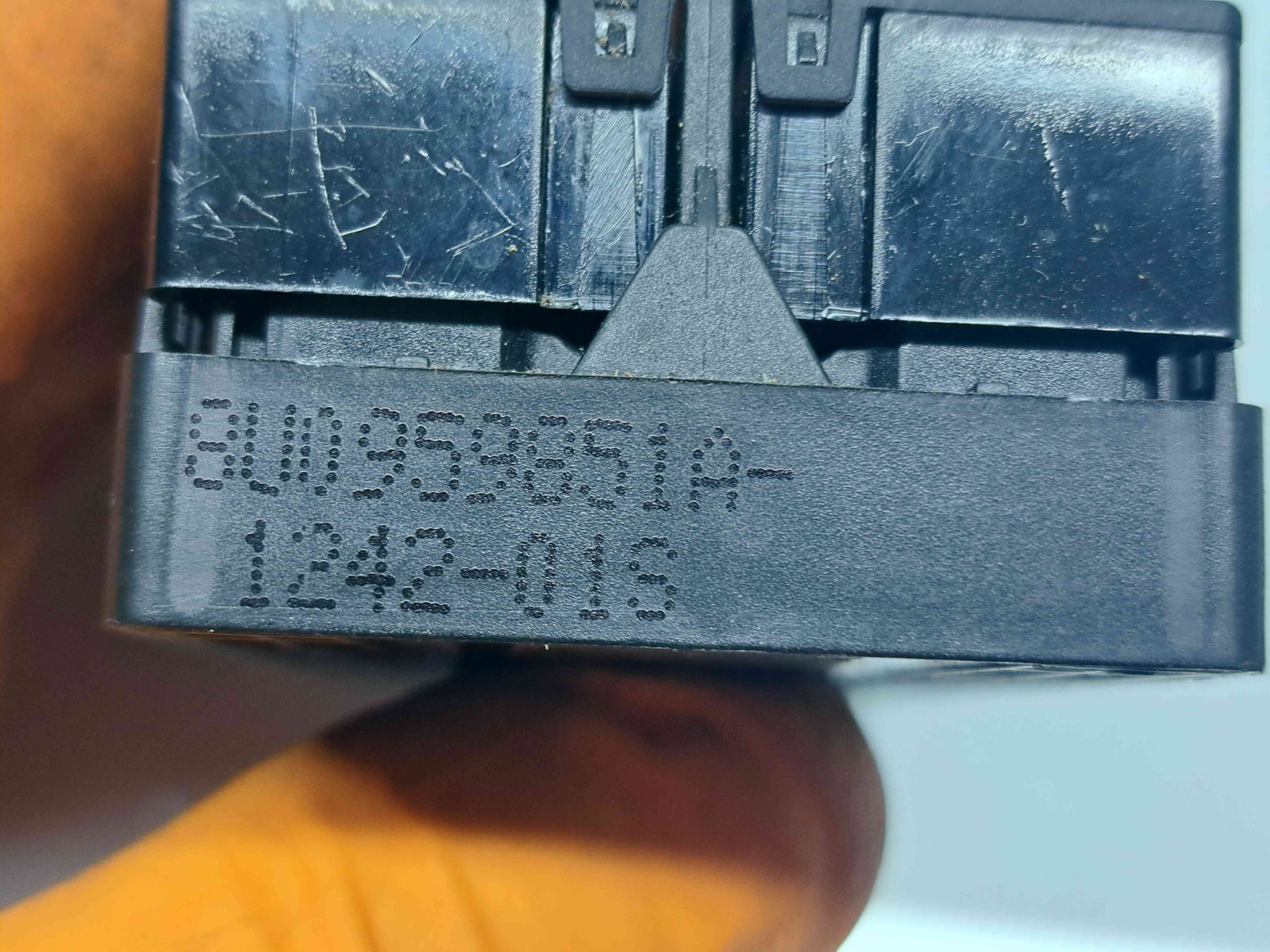 Butoane comanda geamuri sofer Audi Q3 (8UB) [Fabr 2011-2018] 8U0959851A - imagine 4