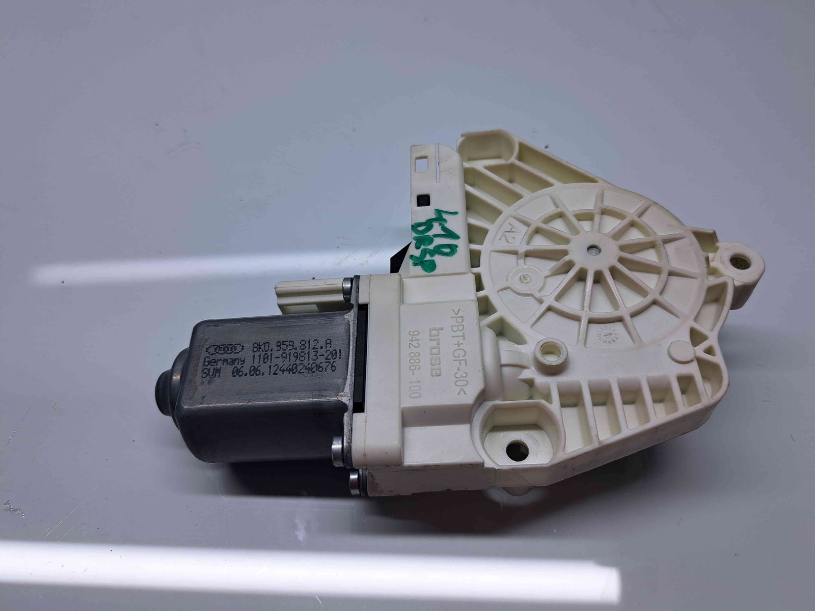 Motoras geam dreapta spate Audi Q3 (8UB) [Fabr 2011-2018] 8K0959812A - imagine 1