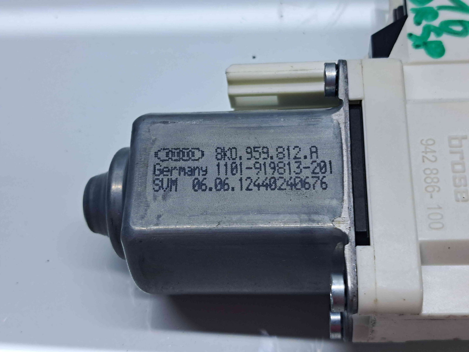 Motoras geam dreapta spate Audi Q3 (8UB) [Fabr 2011-2018] 8K0959812A - imagine 2