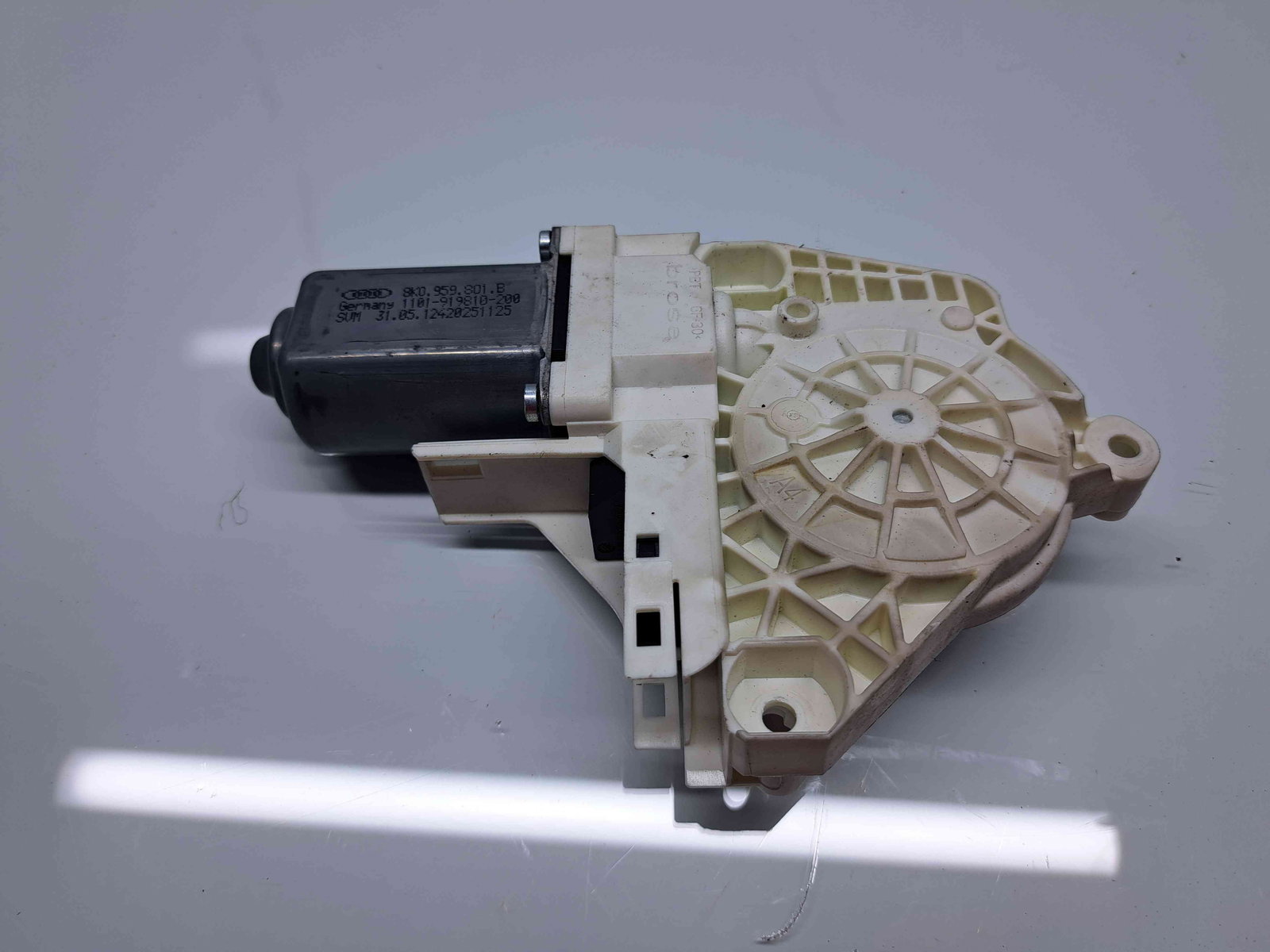 Motoras geam stanga fata Audi Q3 (8UB) [Fabr 2011-2018] 8K0959801B - imagine 3