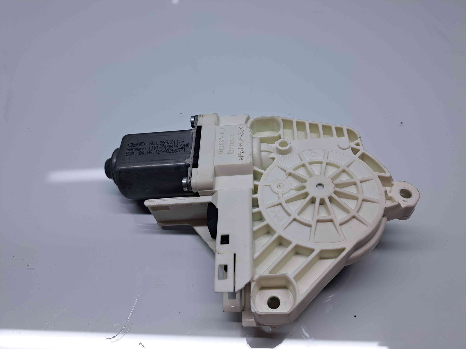 Motoras geam stanga spate Audi Q3 (8UB) [Fabr 2011-2018] 8K0959811A - imagine 1