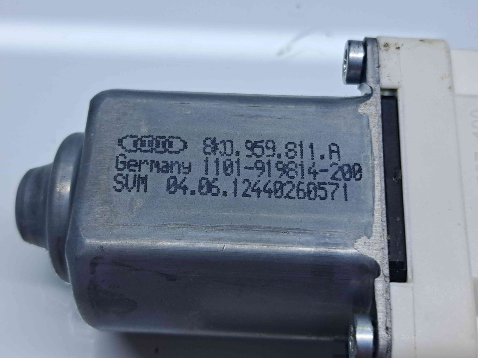 Motoras geam stanga spate Audi Q3 (8UB) [Fabr 2011-2018] 8K0959811A - imagine 2