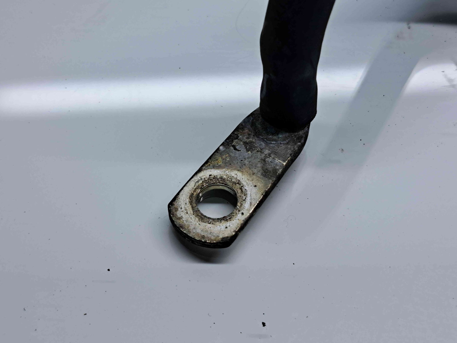 Borna baterie (+) cu capsa AudiQ3 (8UB) [Fabr 2011-2018] 1K0915181H - imagine 3