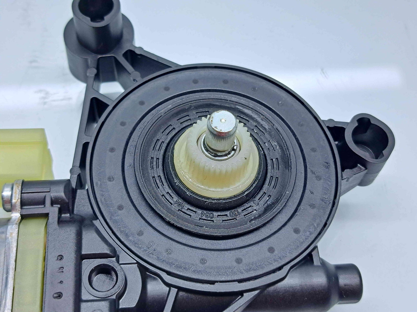 Motoras geam stanga fata Skoda Superb III (3V3) [Fabr 2015-prezent] 5Q0959801B - imagine 4