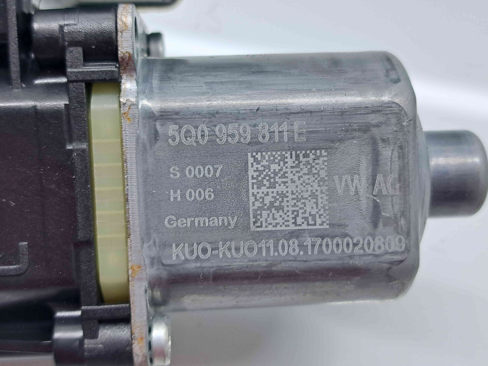 Motoras geam stanga spate Skoda Superb III (3V3) [Fabr 2015-prezent] 5Q0959811E - imagine 2