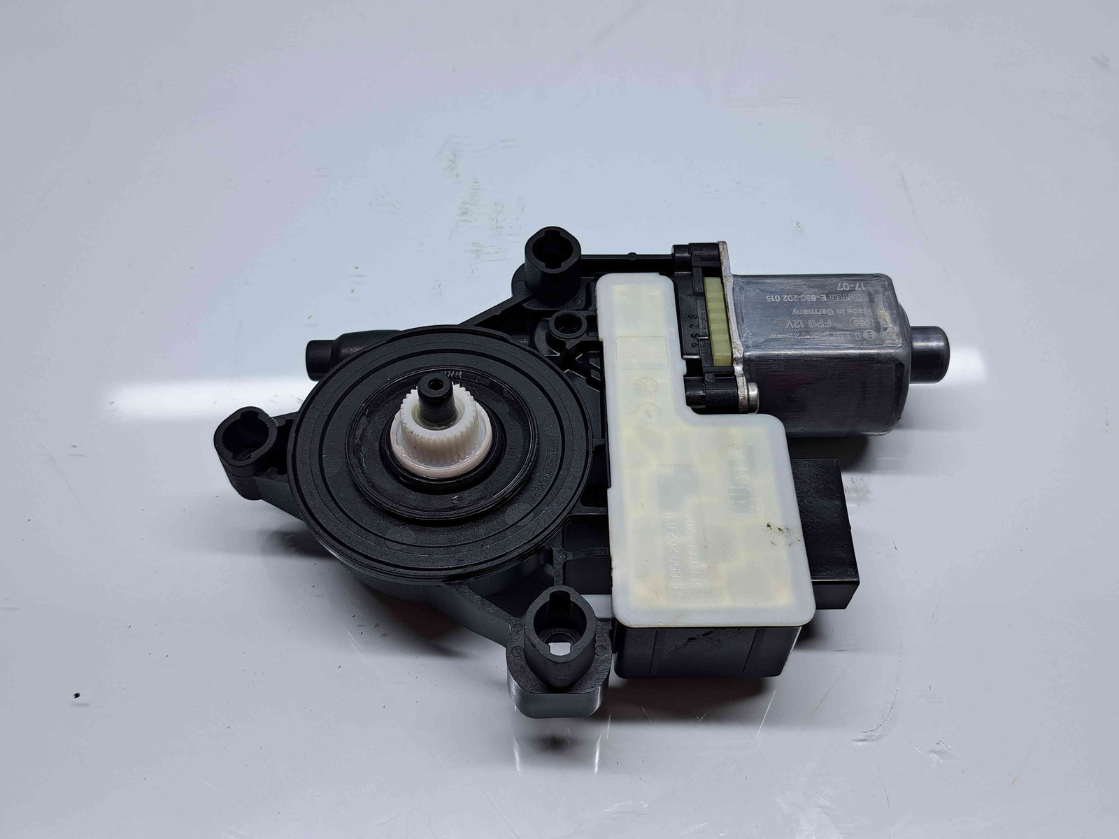 Motoras geam stanga spate Skoda Superb III (3V3) [Fabr 2015-prezent] 5Q0959811E - imagine 3