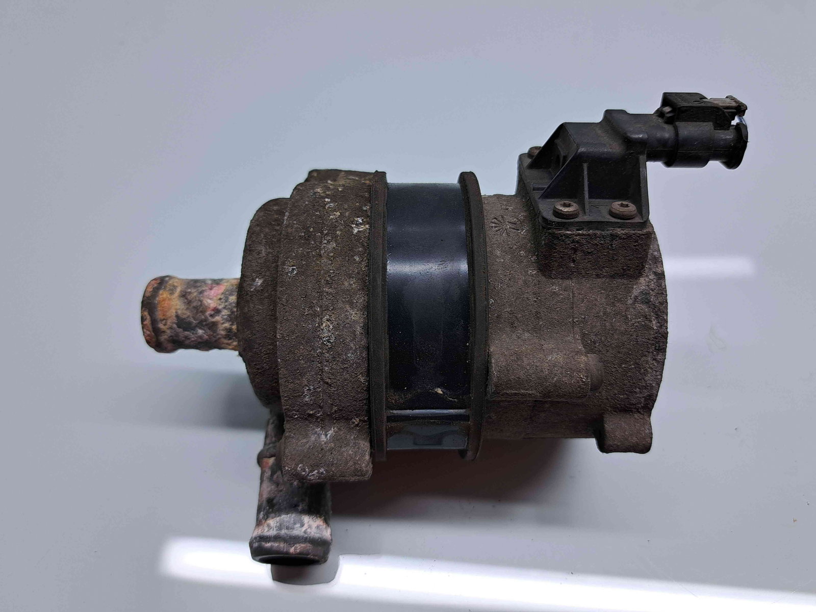 Pompa recirculare apa Audi A4 (8W2, B9) [Fabr 2015-2023] 4H0965567A 2.0 TDI DETA 140KW / 190CP - imagine 3