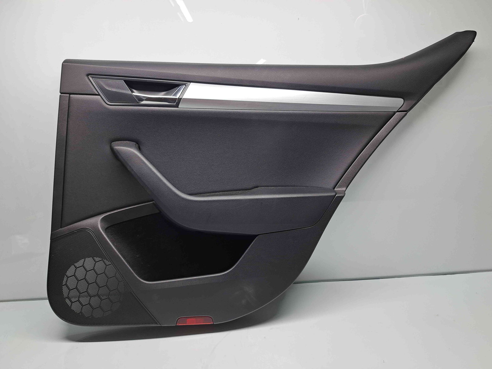 Tapiterie usa dreapta spate Skoda Superb III (3V3) [Fabr 2015-prezent] 8V5867024B - imagine 1