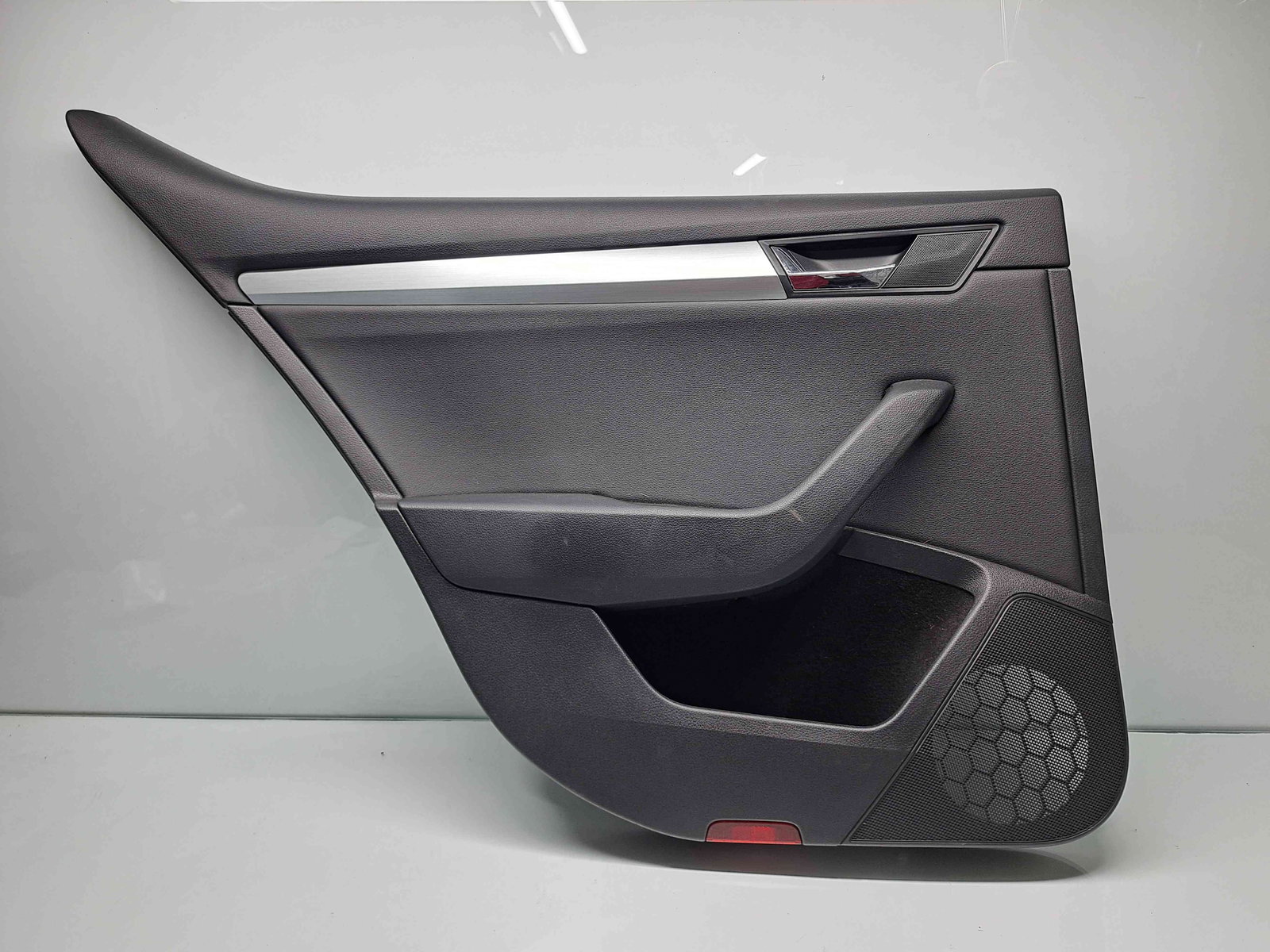 Tapiterie usa stanga spate Skoda Superb III (3V3) [Fabr 2015-prezent] 8V5867023B - imagine 1