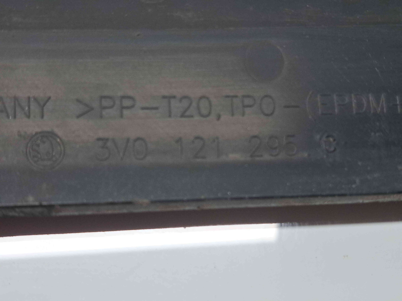 Deflector aer Skoda Superb III (3V3) [Fabr 2015-prezent] 3V0121295C - imagine 3