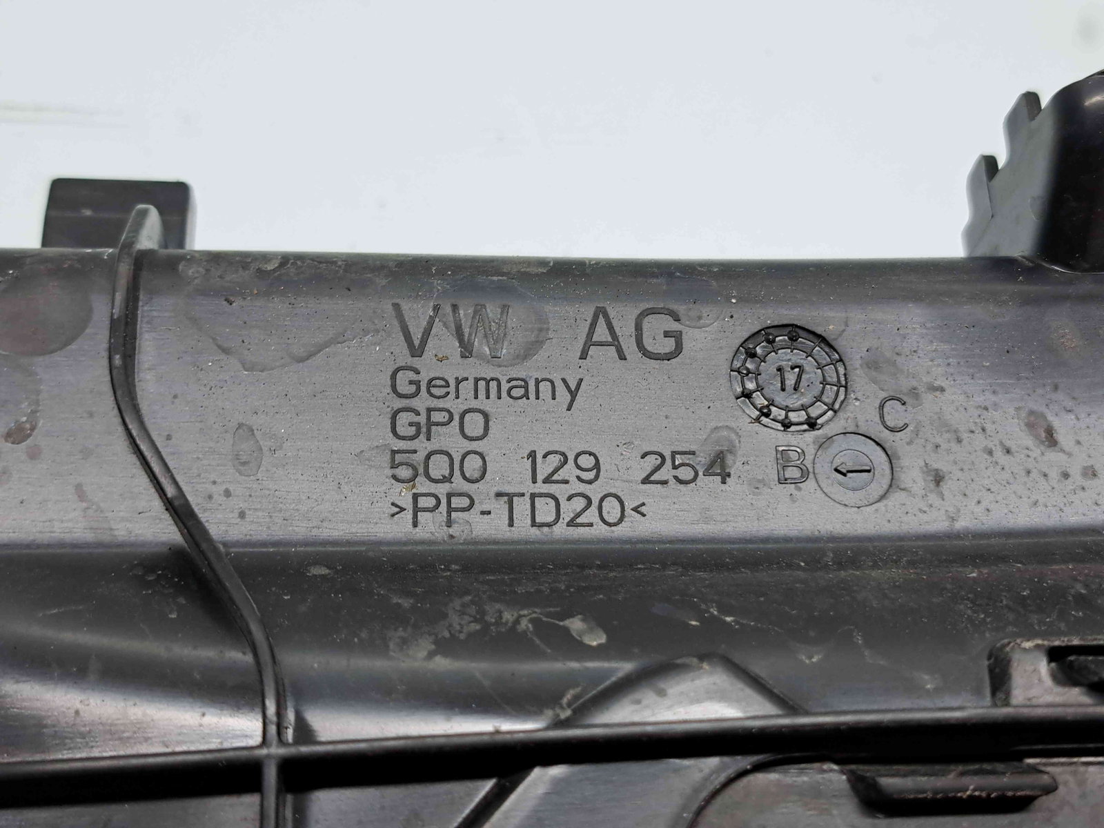 Difuzor captare aer Skoda Superb III (3V3) [Fabr 2015-prezent] 5Q0129254B - imagine 3